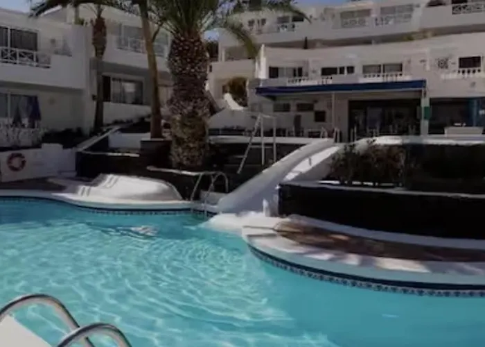 With Stunning Views شقة